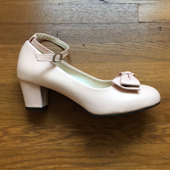 Light pink Lolita heels. - Picture 2 of 4